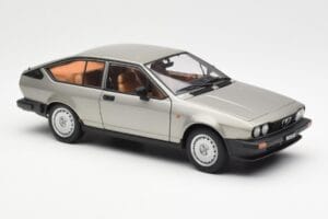 Alfa Romeo Alfetta GTV 2.0 Szürke Metálfényű AUTOart 1:18 70147 Fém – 6. kép a 8-ből