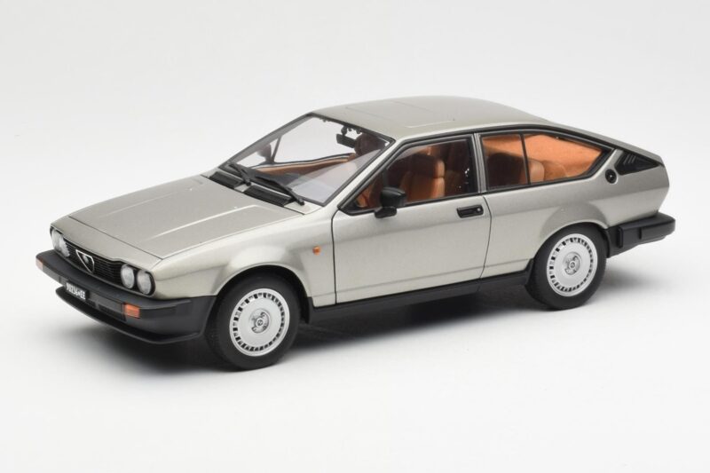 Alfa Romeo Alfetta GTV 2.0 Szürke Metálfényű AUTOart 1:18 70147 Fém
