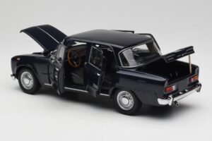 Alfa Romeo Giulia 1300 Kék Minichamps 1:18 180120905 Fém – 5. kép a 8-ből