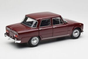 Alfa Romeo Giulia 1300 Sötétvörös Minichamps 1:18 180120906 Fém – 3. kép a 8-ből