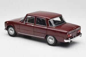 Alfa Romeo Giulia 1300 Sötétvörös Minichamps 1:18 180120906 Fém – 7. kép a 8-ből