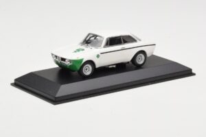 Alfa Romeo Giulia 1300 GTA Junior Fehér Minichamps 1:43 400120601 Fém – 2. kép a 3-ből