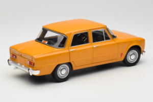 Alfa Romeo Giulia 1300 Super Narancssárga Minichamps 1:18 180120900 Fém – 3. kép a 8-ből
