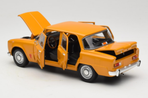 Alfa Romeo Giulia 1300 Super Narancssárga Minichamps 1:18 180120900 Fém – 5. kép a 8-ből