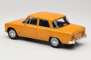 Alfa Romeo Giulia 1300 Super Narancssárga Minichamps 1:18 180120900 Fém – 7. kép a 8-ből