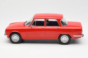 Alfa Romeo Giulia Nuova Super Piros MCG 1:18 MCG18145 Fém – 3. kép a 6-ből