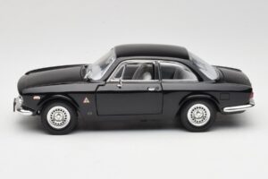 Alfa Romeo Giulia Sprint GTA Fekete Road Signature 1:18 92348 Fém – 4. kép a 8-ből
