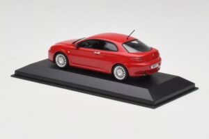 Alfa Romeo GT Alfa Piros Minichamps 1:43 400120321 Fém – 3. kép a 4-ből