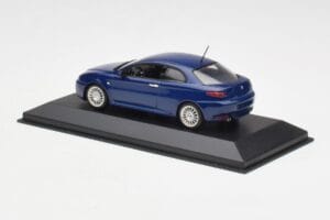 Alfa Romeo GT Dark Blue Metallic Minichamps 1:43 400120326 Fém – 3. kép a 4-ből