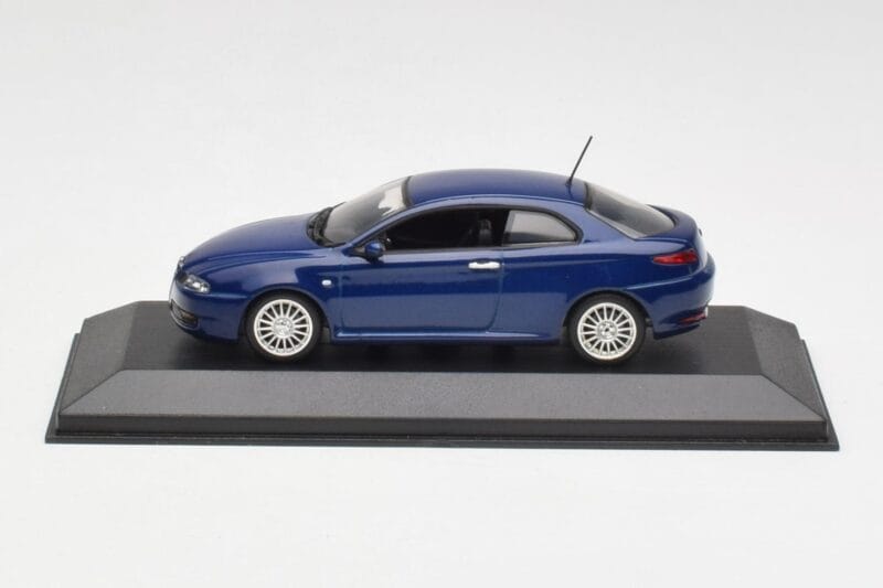 Alfa Romeo GT Dark Blue Metallic Minichamps 1:43 400120326 Fém
