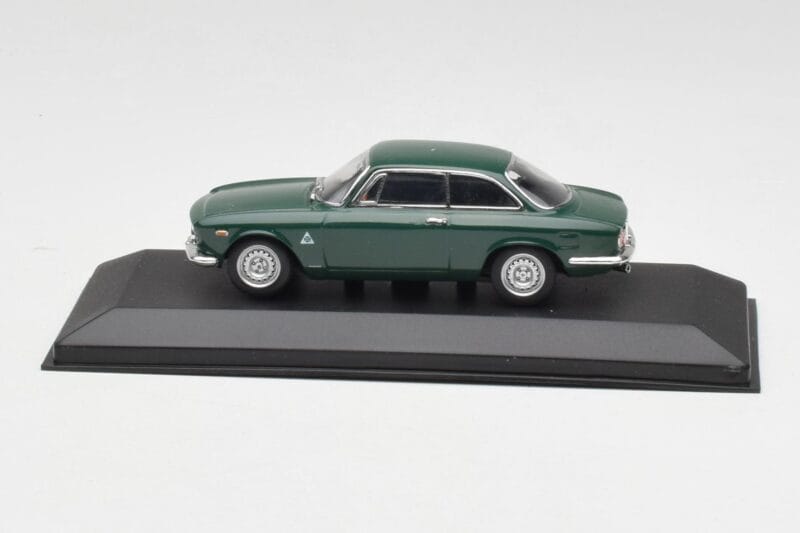 Alfa Romeo Giulia GTA 1300 Junior Zöld Minichamps 1:43 ALFA010 Fém