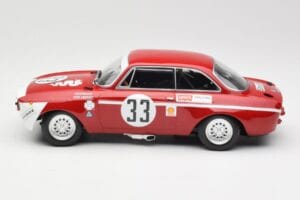 Alfa Romeo GTA 1300 Junior #33 T. Hezemans / G. van Lennep Division 1 Winners 4 Hours of Jarama 1972 Minichamps 1:18 15572123 – 3. kép a 6-ből