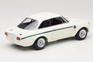 Alfa Romeo GTA 1300 Junior Fehér Minichamps 1:18 100120501 Fém – 3. kép a 8-ből
