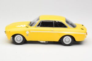 Alfa Romeo GTA 1300 Junior Sárga Minichamps 1:18 155120024 Fém – 5. kép a 6-ből