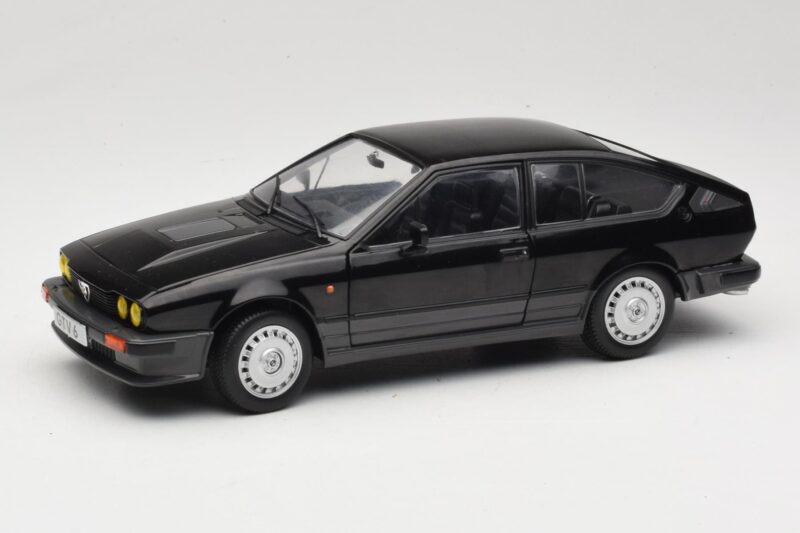 Alfa Romeo GTV6 Fekete Solido 1:18 S1802302 Fém