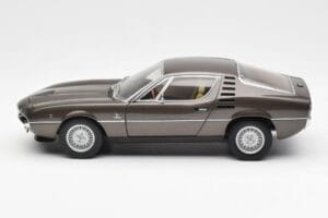Alfa Romeo Montreal Barna Metálfényű AUTOart 1:18 70173 Fém – 4. kép a 8-ből