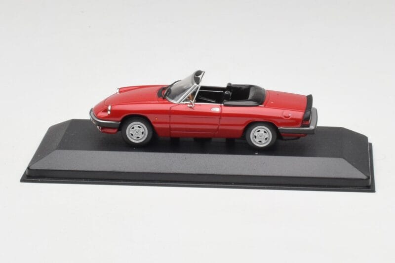 Alfa Romeo Spider 2000 Alfa Piros Minichamps 1:43 436120760 Fém