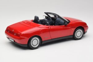 Alfa Romeo Spider 916 Alfa Piros Maisto 1:18 50278 Fém – 3. kép a 8-ből
