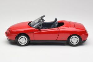 Alfa Romeo Spider 916 Alfa Piros Maisto 1:18 50278 Fém – 4. kép a 8-ből