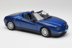 Alfa Romeo Spider 916 Periwinkle Kék Maisto 1:18 50308 Fém – 5. kép a 7-ből