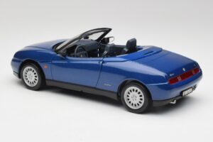 Alfa Romeo Spider 916 Periwinkle Kék Maisto 1:18 50308 Fém – 6. kép a 7-ből