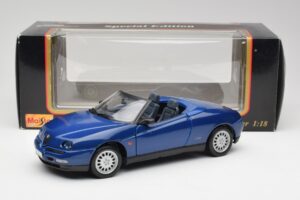 Alfa Romeo Spider 916 Periwinkle Kék Maisto 1:18 50308 Fém – 7. kép a 7-ből