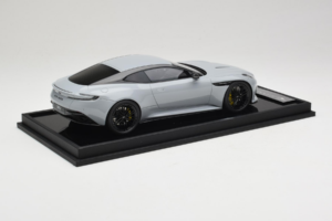 Aston Martin DB12 Nardo Gray MotorHelix 1:18 MH027NG Gyanta – 3. kép a 7-ből