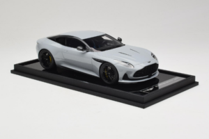 Aston Martin DB12 Nardo Gray MotorHelix 1:18 MH027NG Gyanta – 4. kép a 7-ből