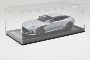 Aston Martin DB12 Nardo Gray MotorHelix 1:18 MH027NG Gyanta – 6. kép a 7-ből