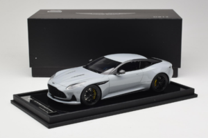 Aston Martin DB12 Nardo Gray MotorHelix 1:18 MH027NG Gyanta – 7. kép a 7-ből
