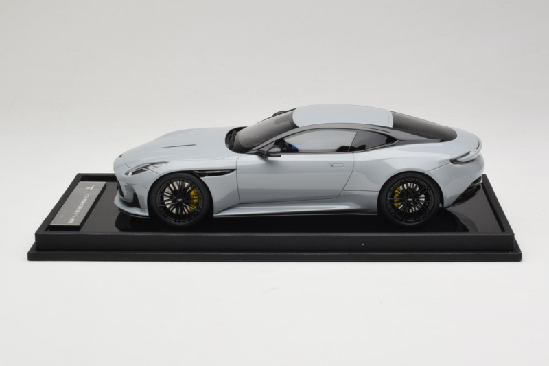 Aston Martin DB12 Nardo Gray MotorHelix 1:18 MH027NG Gyanta