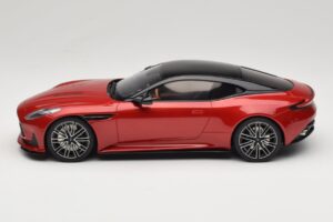 Aston Martin DB12 Hyper Red GT Spirit 1:18 GT936 Gyanta – 3. kép a 6-ből