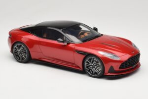 Aston Martin DB12 Hyper Red GT Spirit 1:18 GT936 Gyanta – 4. kép a 6-ből