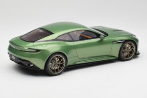 Aston Martin DB12 Zöld GT Spirit 1:18 GT466 Gyanta – 2. kép a 5-ből