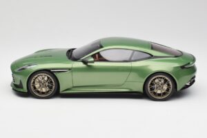Aston Martin DB12 Zöld GT Spirit 1:18 GT466 Gyanta – 3. kép a 5-ből