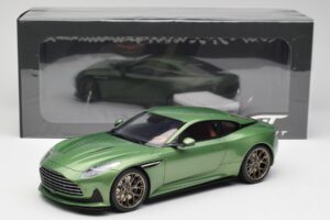 Aston Martin DB12 Zöld GT Spirit 1:18 GT466 Gyanta – 5. kép a 5-ből