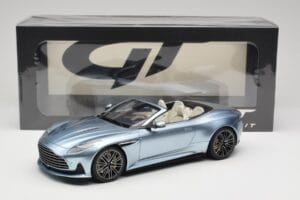 Aston Martin DB12 Volante Caribbean Blue Pearl GT Spirit 1:18 GT479 Gyanta – 6. kép a 6-ből