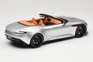 Aston Martin DB12 Volante Ezüst GT Spirit 1:18 GT945 Gyanta – 2. kép a 6-ből