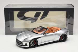Aston Martin DB12 Volante Ezüst GT Spirit 1:18 GT945 Gyanta – 6. kép a 6-ből