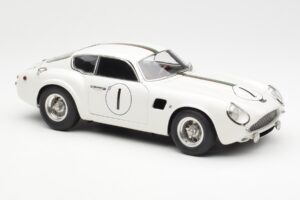 Aston Martin DB4 GT Zagato #1 24 Hours of Le Mans 1961 CMC 1:18 M-139 Fém – 4. kép a 6-ből