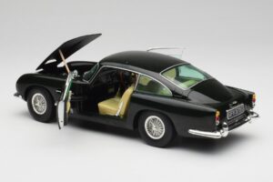 Aston Martin DB5 California Zsályazöld Chrono 1:18 H1001 Fém – 5. kép a 8-ből