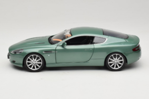 Aston Martin DB9 Zöld Minichamps 1:18 150137322 Fém – 4. kép a 8-ből