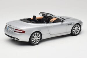Aston Martin DB9 Volante Ezüst Minichamps 1:18 150137334 Fém – 3. kép a 8-ből