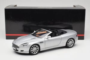 Aston Martin DB9 Volante Ezüst Minichamps 1:18 150137334 Fém – 8. kép a 8-ből