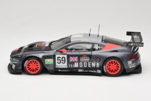 Aston Martin DBR9 GT1 #59 Team Modena A. Garcia / J. Menten / C. Fittipaldi 24 Hours of Le Mans 2006 Solido 1:18 80014 Fém – 4. kép a 8-ből