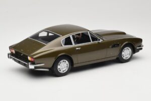 Aston Martin DBS Olive Zöld CMR 1:18 CMR003 Fém – 2. kép a 6-ből