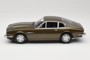 Aston Martin DBS Olive Zöld CMR 1:18 CMR003 Fém – 3. kép a 6-ből