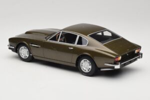 Aston Martin DBS Olive Zöld CMR 1:18 CMR003 Fém – 5. kép a 6-ből