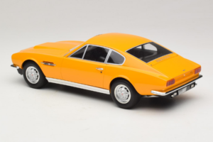 Aston Martin DBS Sárga GT Spirit 1:18 GT079 Gyanta – 5. kép a 6-ből