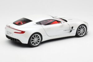 Aston Martin One-77 Morning Frost Fehér AUTOart 1:18 70244 Fém – 3. kép a 8-ből